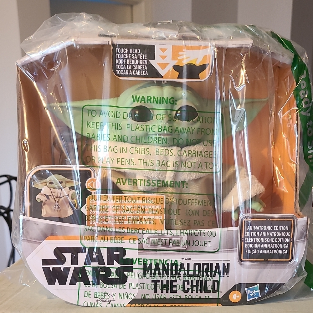 Star Wars The Mandalorian The Child Animatronic - Green and Brown
